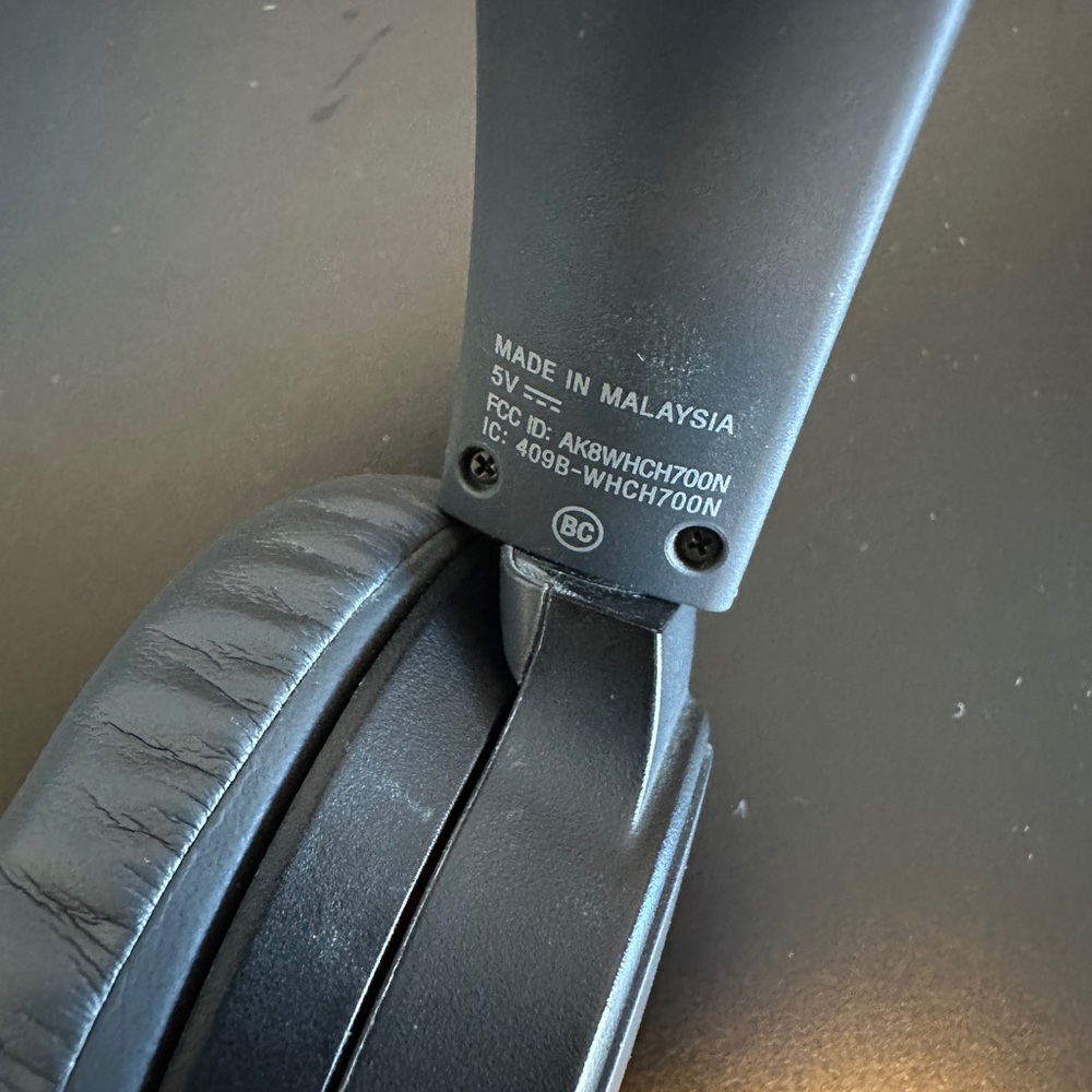 Sony Over-Ear Noise Cancelling Wireless Headphones - Picture 3 of 9